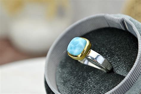 Obrázok bohyne Lakshmi s mincami