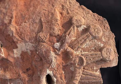 Zobrazenie bohyne Nut skláňajúcej sa nad zemou