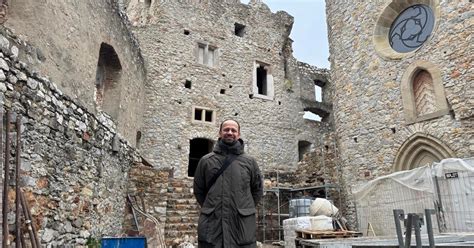 Fotomontáž zobrazujúca pôvodné ruiny a Evansovu rekonštrukciu paláca v Knósse