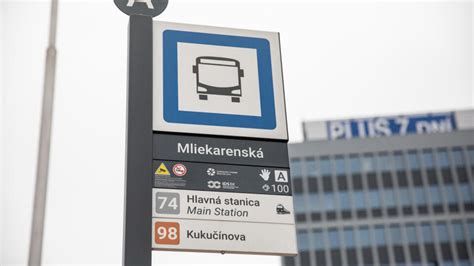 Ilustrácia zastávky vlaku na znamenie