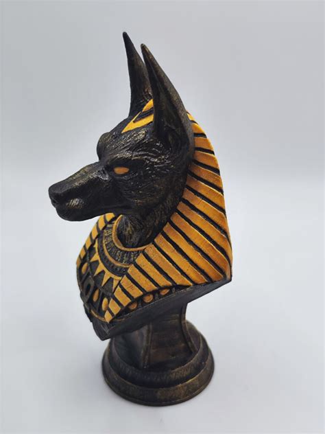 Zobrazenie boha Anubisa s hlavou šakala