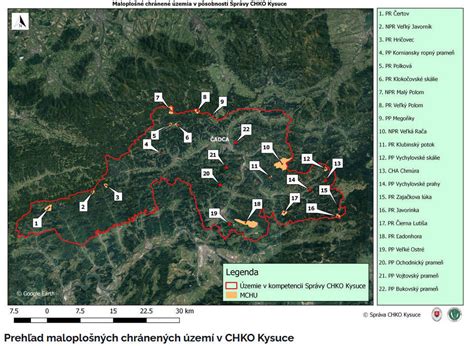 Mapa lesa s vyznačenými teritóriami klanov