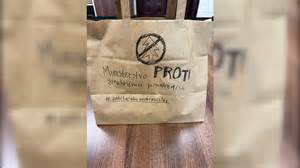 Ilustrácia Býka s vidlami a luxusným jedlom