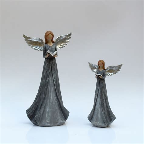 Ilustrácia anjela s kartou