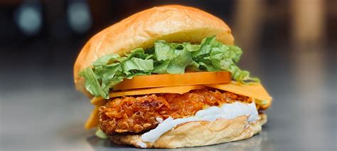 Grafické znázornenie cyklov planét a ich vplyvu na spoločenské udalosti.