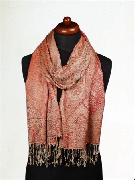 Ilustrácia koreňovej čakry s červenou farbou a symbolom zeme