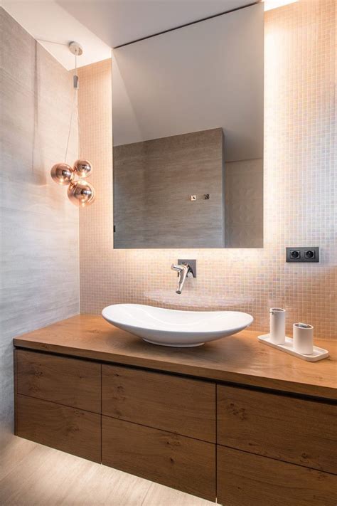 dizajnové zrkadlo v kúpeľni