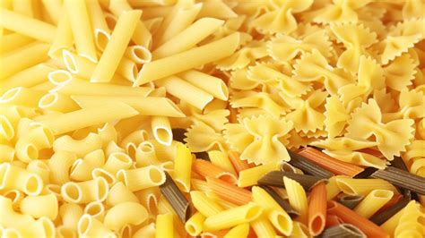 Ilustrácia rôznych druhov cestovín a šalátov