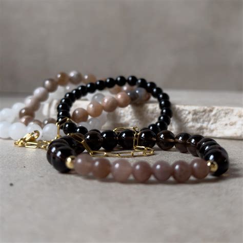 Rôznorodé amulety - prívesky, náramky, kamene