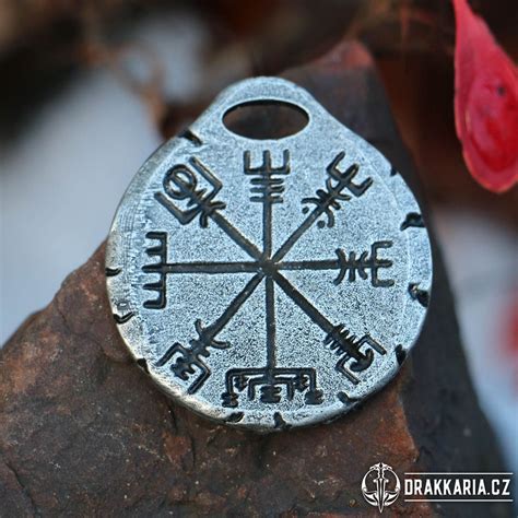 Amulet na krk s príveskom