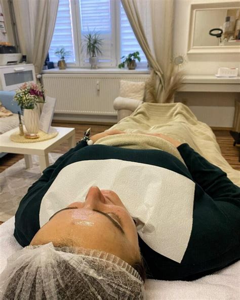 Osoba relaxujúca v kozmetickom salóne