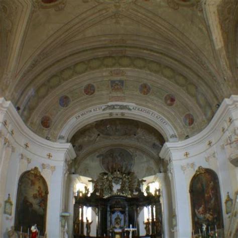 Interiér kostola v Červenom kláštore s barokovými prvkami