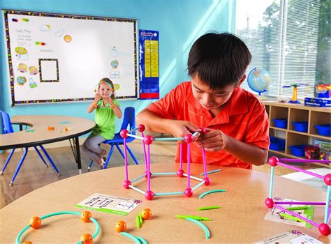 Ilustrácia mandaly s geometrickými tvarmi