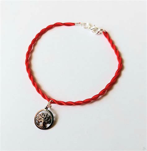 Červený náramok Kabbalah s príveskom