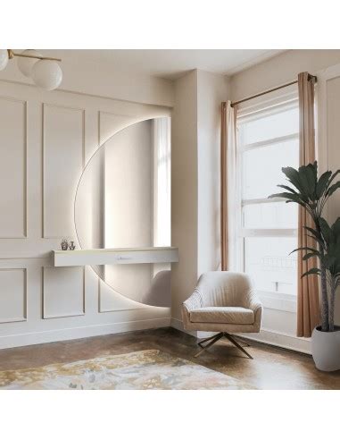 Mozaikové zrkadlo na stene