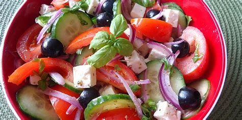 Tradiční řecký salát s fetou