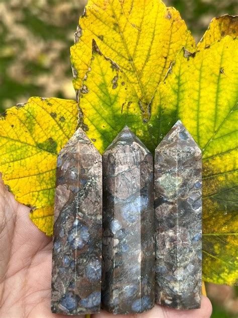 Zobrazenie rôznych druhov kryštálov