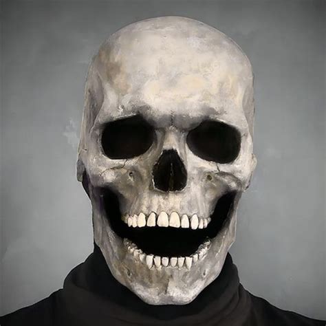 Maska vyrobená z ľudskej lebky