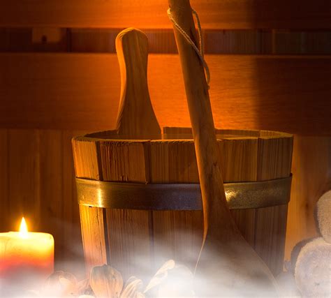 Ilustrácia atmosféry nočného saunového rituálu s aromaterapiou