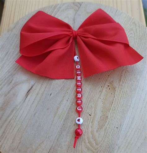 Detail červenej stužky