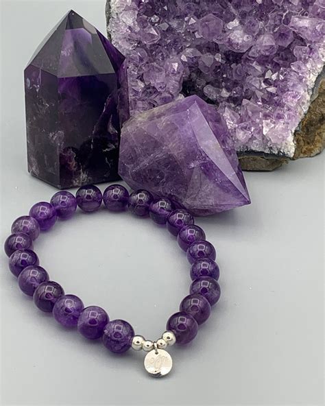 Náramok z ametystu s aplikáciou Ohm