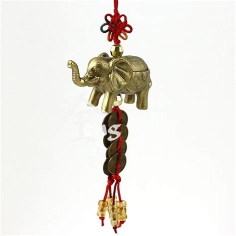 Tradičný čínsky amulet šťastia s mincami