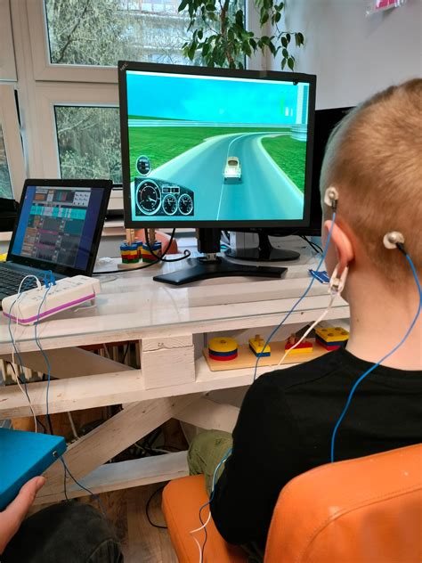 Ilustrácia telepatickej komunikácie pomocou mozgových vĺn