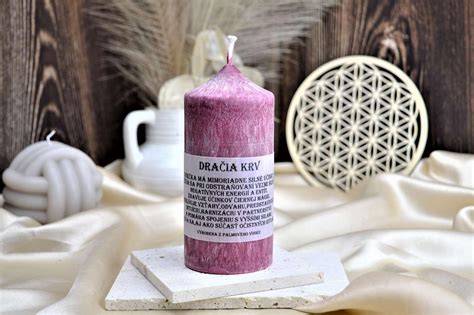 Ilustrácia symbolizujúca rovnováhu bielej a čiernej mágie