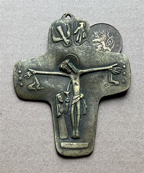 Symbol exorcizmu (reliéf)