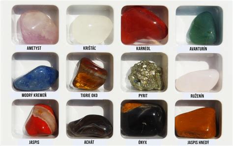 Zostava rôznych minerálov