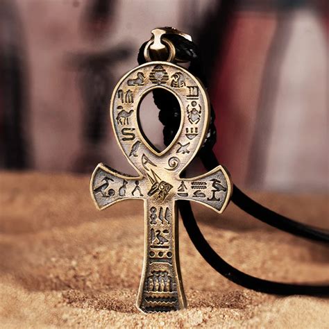 Rôzne materiály a štýly ankh amuletov