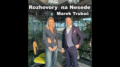 Ľudia v konverzácii, symbolizujúci diplomaciu a komunikáciu