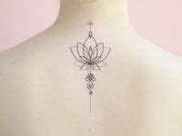 detail tetovania mandaly na zátylku