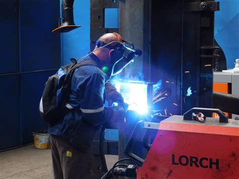 Muž Kozorožec v pracovnom prostredí