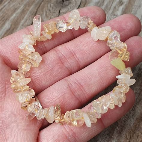 Zlatistý citrín v rôznych tvaroch