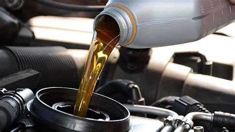 Motorový olej v motore