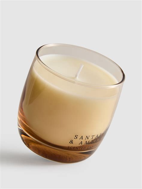 Vonná sviečka v kúpeľni