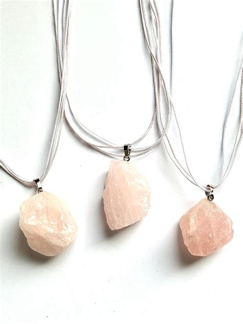 Šperky z ruženínu - náhrdelník a náušnice