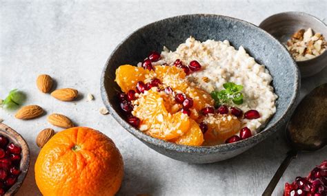 Obraz Démétér s klasmi obilia a granátovým jablkom