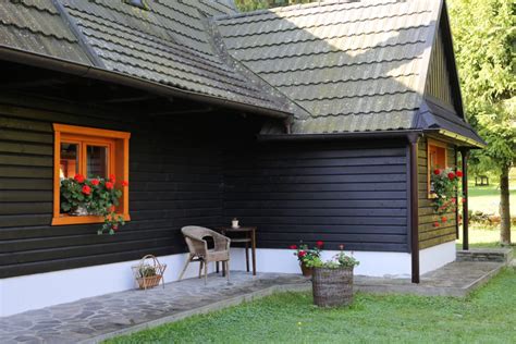Exteriér drevenice Amuletík s krbom a kotlíkom