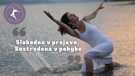 Žena s úsmevom a v pohybe