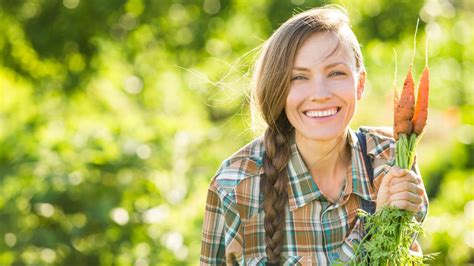 Žena v záhrade podľa lunárneho kalendára