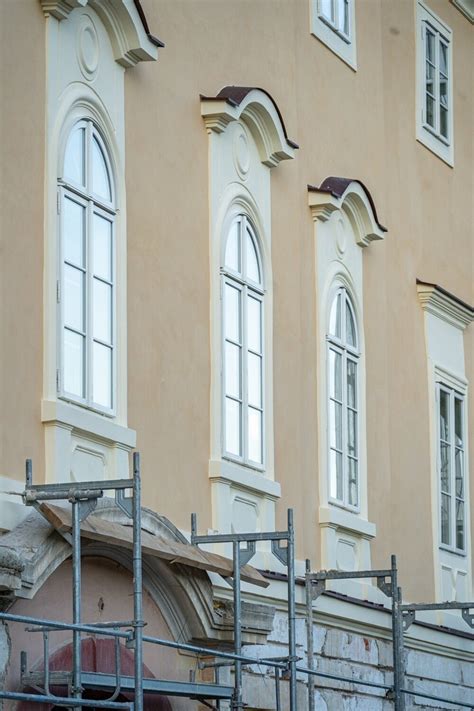 Ilustrácia procesu dekonštrukcie a rekonštrukcie