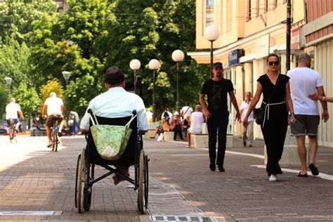 Osoba s charizmatickým úsmevom