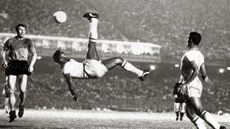Pelé oslavuje tisíci gól