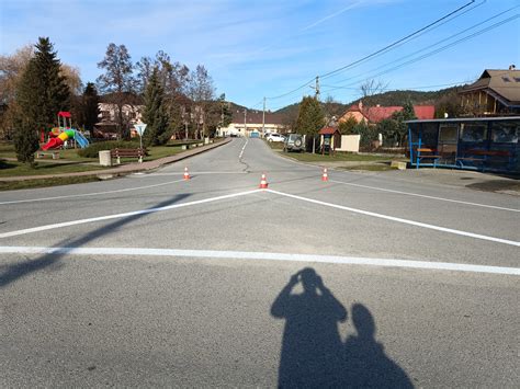 Ilustrácia zbiehajúcich sa jazdných pruhov