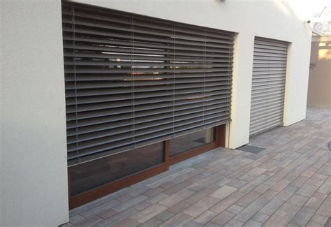 Infografika porovnávajúca vonkajšie a vnútorné bohatstvo.