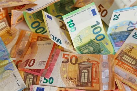 symboly peňazí a rastu