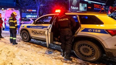 Ilustračná fotografia dvoch ľudí na obchodnom stretnutí