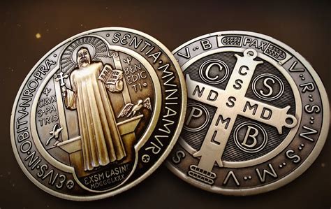 Benediktínsky medailón s krížom a postavou sv. Benedikta